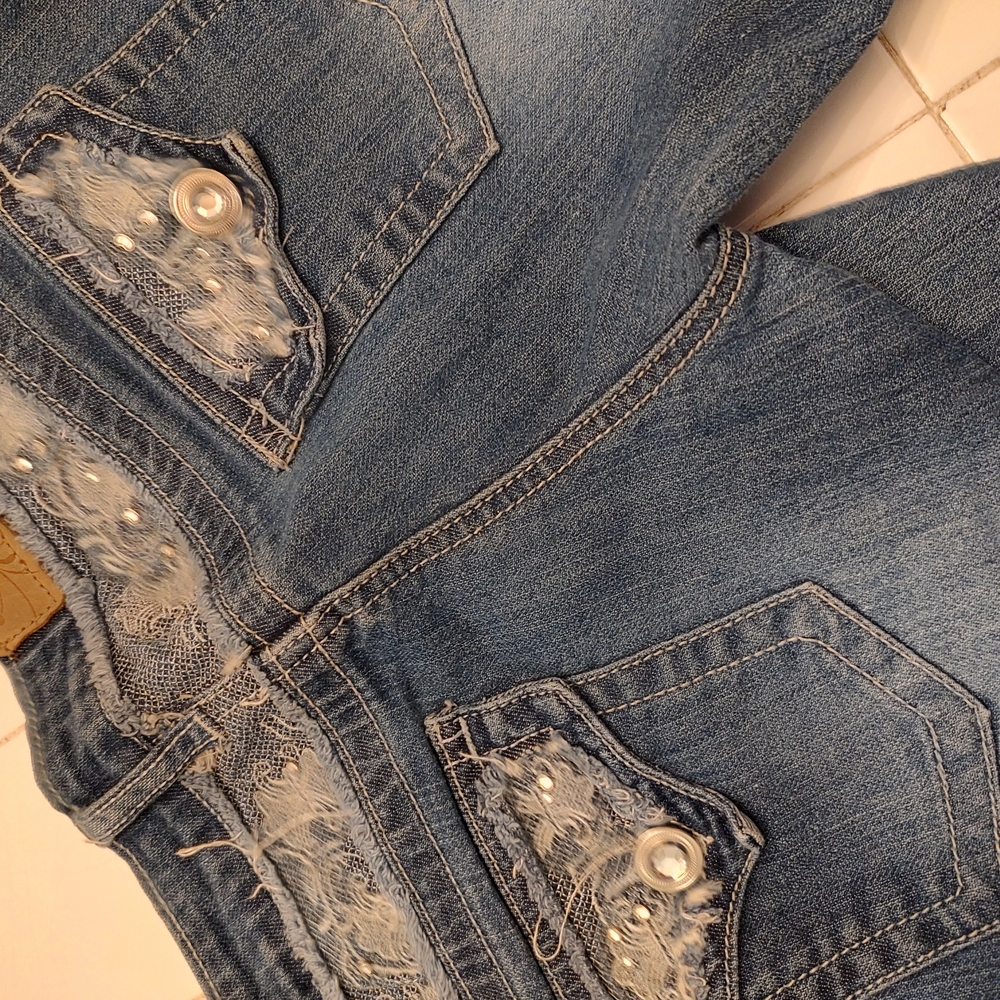 Women's Blue Jeans Cropped , Size 5 EUC - Picture 3 of 10
